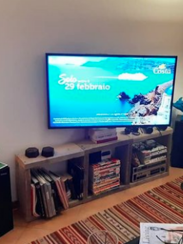 Mobile Porta TV e riviste