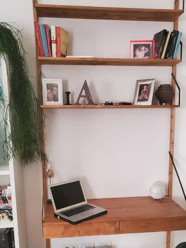 Mobile scrivania con mensole